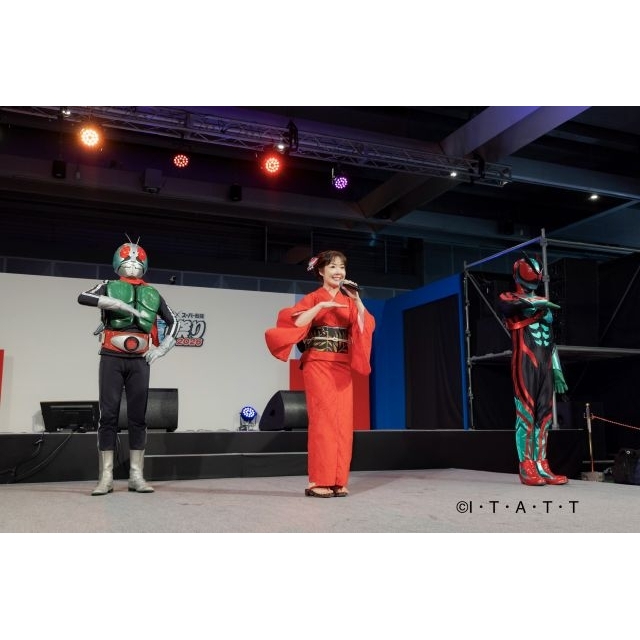 田川寿美、〈スーパーヒーロー夏祭り2026〉に出演　仮面ライダーと共演し「仮面ライダー音頭」を披露