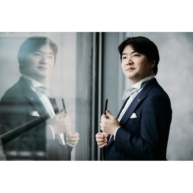 山田和樹×読響、圧巻の公演がライヴ盤で登場　武満徹「ノヴェンバー・ステップス」を中心に意欲的なプログラム収録