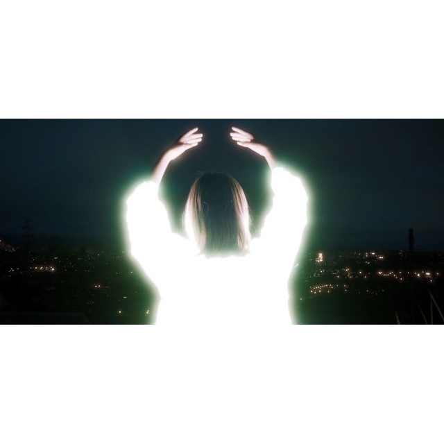 Ayase、1st EP『dialogue』収録楽曲「PLANETS」MV公開