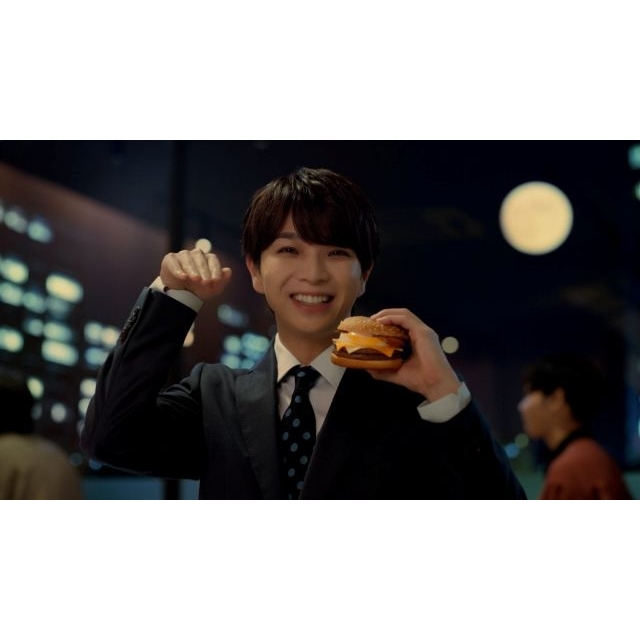 マクドナルド「チーチー倍月見」のCMに出演している男性は?