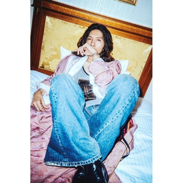 吉井和哉、12年ぶりの8thアルバム『イキモノエネジー』詳細発表＆新アーティスト写真公開