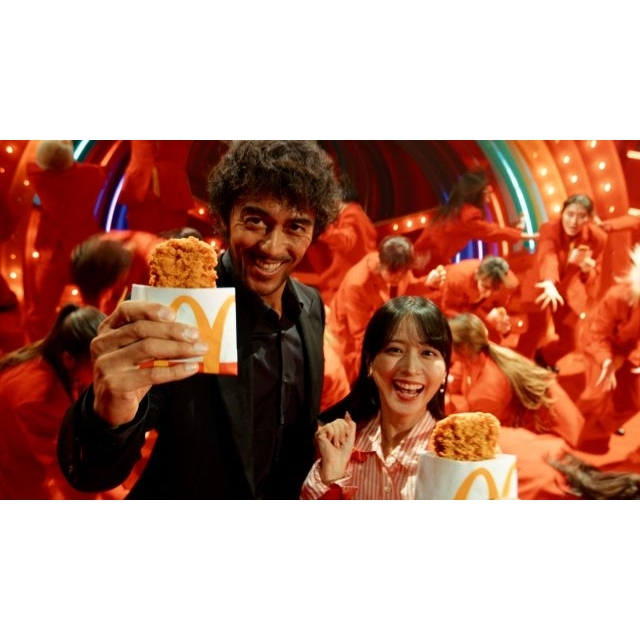 マクドナルドのCM「ザクザクジューシーももチキン」篇で阿部寛と共演している女性は？