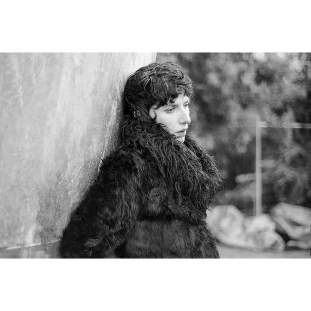 オルダス・ハーディング、ニュー・アルバムより新曲「One Stop」を自身出演MVとともに公開