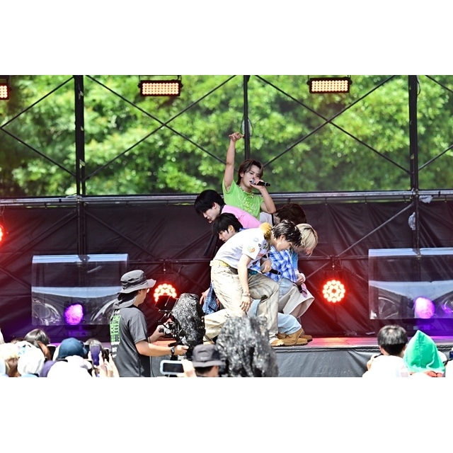DXTEEN、〈Luckyfes’26〉2日目に出演　爽やかさから圧巻のパフォーマンスまで7曲を披露