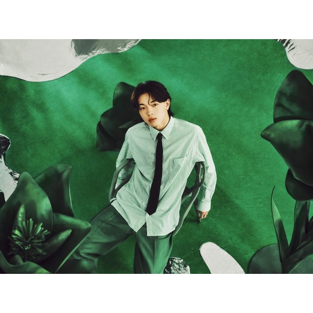 映画『花緑青が明ける日に』の予告編で流れる曲は？