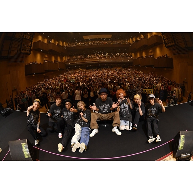 PUFFY、一夜限りの30周年アニバーサリー・ライヴ開催 プロデューサー・奥田民生も登場し名曲コラボで魅了