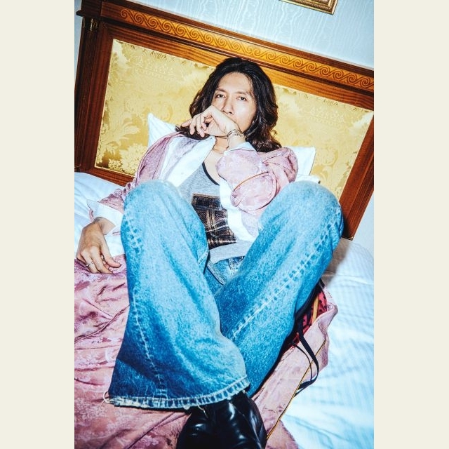 吉井和哉、12年ぶりの8thアルバム『イキモノエネジー』詳細発表＆新アーティスト写真公開