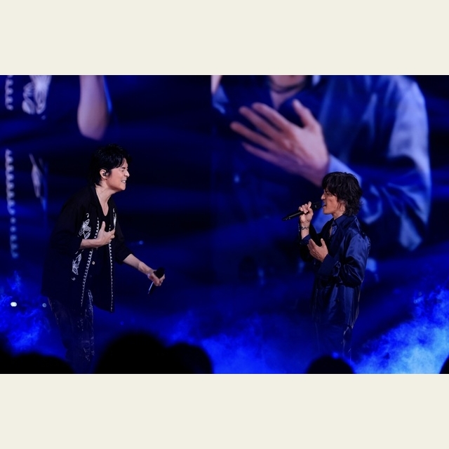 福山雅治、ドーム・ツアー最終公演に稲葉浩志がサプライズ登場　「HELLO」の豪華デュエットを披露