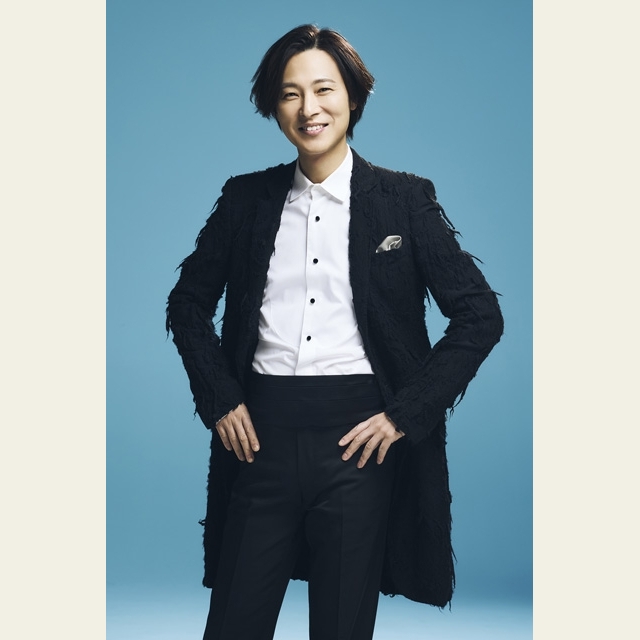 山内惠介、カップリング曲とジャケット写真を新たにした「この世は祭り」の恋盤・人生盤の2タイプを発売