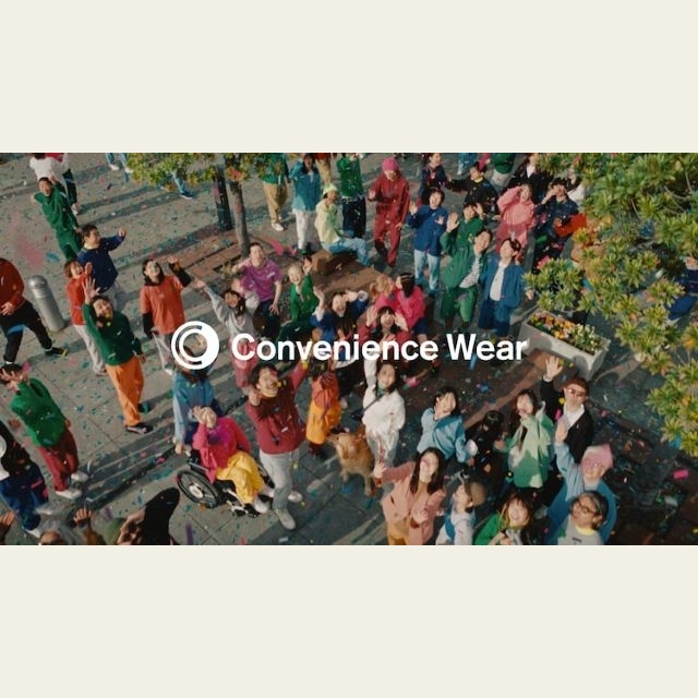 ファミリーマートの「コンビニエンスウェア」のCMで「上を向いて歩こう」を歌っているのは？